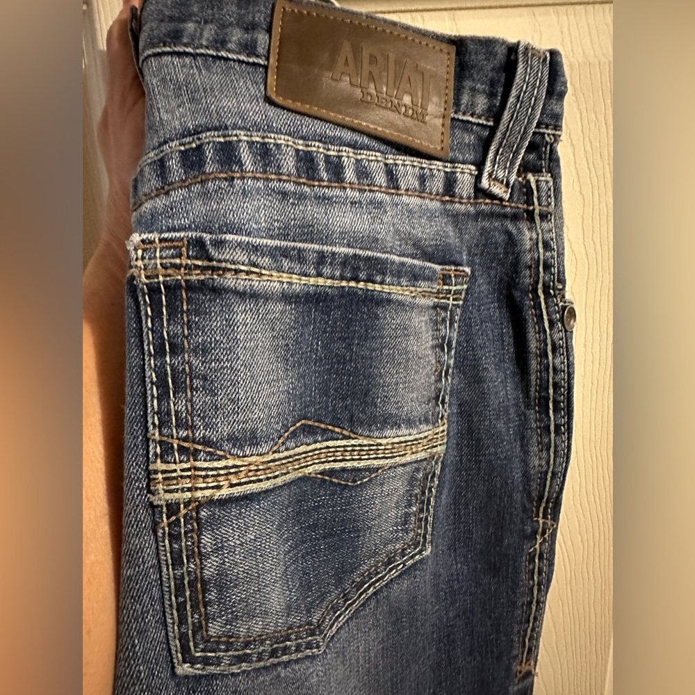 Men’s Ariat M4 low rise straight jeans. Size 30x32. Excellent condition